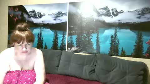 Snapshot of kleosnow chatting on 05-13-26, 09:00 Kleosnow online show from 05-13-26, 09:00