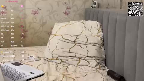 Snapshot of klikerstokens chatting on 12-14-25, 08:13 Louise and Mark online show from 12-14-25, 08:13