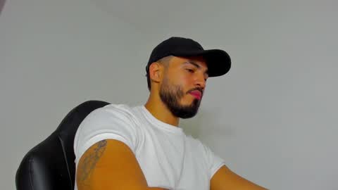 Snapshot of klinsmannwalton chatting on 10-22-25, 02:50 klinsmannwalton online show from 10-22-25, 02:50