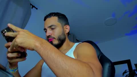 Snapshot of klinsmannwalton chatting on 10-27-25, 11:14 klinsmannwalton online show from 10-27-25, 11:14