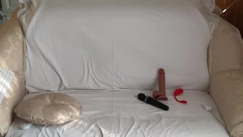 Snapshot of klitores chatting on 02-25-25, 02:36 ALYONA online show from 02-25-25, 02:36