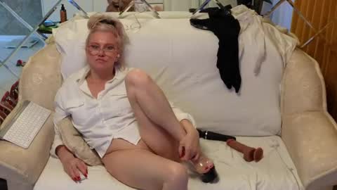 Snapshot of klitores chatting on 03-08-25, 12:30 ALYONA online show from 03-08-25, 12:30