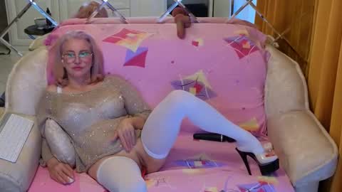 Snapshot of klitores chatting on 11-05-25, 02:00 ALYONA online show from 11-05-25, 02:00