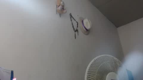 Snapshot of kloe_boobs chatting on 12-13-25, 10:37 Kloe online show from 12-13-25, 10:37