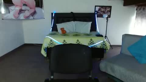 Kloe deker online show from 02-17-25, 02:04