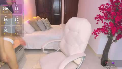 Snapshot of kloee_brown chatting on 10-23-25, 10:36 Kloe Brown online show from 10-23-25, 10:36