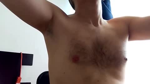 Snapshot of kmilo273079 chatting on 10-31-25, 03:24 juan online show from 10-31-25, 03:24