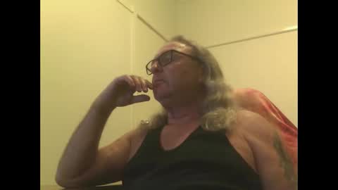 Snapshot of knobout chatting on 03-26-26, 12:44 knobout online show from 03-26-26, 12:44