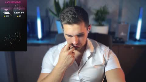 Snapshot of kochka25 chatting on 01-19-25, 06:00 Sweet boy online show from 01-19-25, 06:00