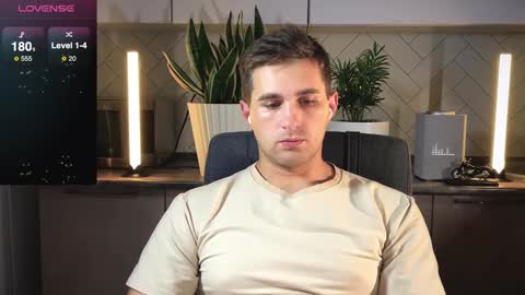 Snapshot of kochka25 chatting on 01-22-25, 08:38 Sweet boy online show from 01-22-25, 08:38