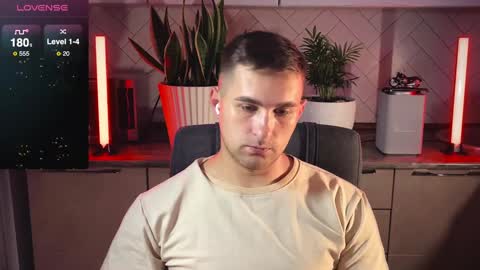 Snapshot of kochka25 chatting on 01-27-25, 06:20 Sweet boy online show from 01-27-25, 06:20