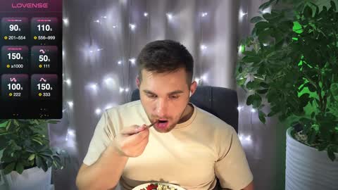 Snapshot of kochka25 chatting on 02-04-25, 08:38 Sweet boy online show from 02-04-25, 08:38