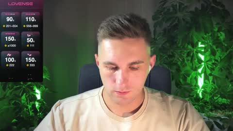 Snapshot of kochka25 chatting on 02-08-25, 08:10 Sweet boy online show from 02-08-25, 08:10