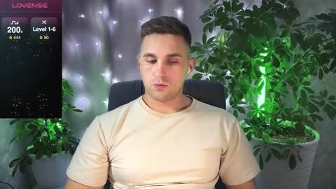 Snapshot of kochka25 chatting on 02-09-25, 06:05 Sweet boy online show from 02-09-25, 06:05