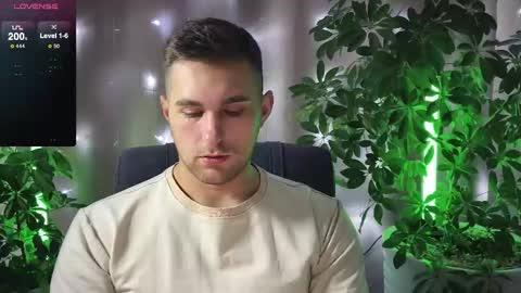 Snapshot of kochka25 chatting on 02-12-25, 07:02 Sweet boy online show from 02-12-25, 07:02