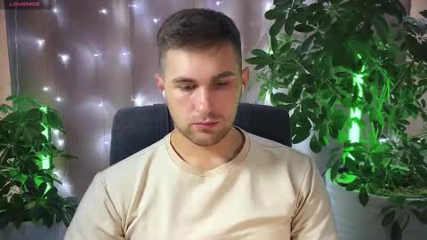 Snapshot of kochka25 chatting on 02-13-25, 08:17 Sweet boy online show from 02-13-25, 08:17