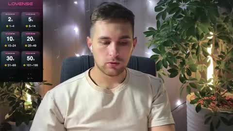 Snapshot of kochka25 chatting on 02-14-25, 09:10 Sweet boy online show from 02-14-25, 09:10