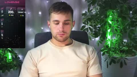 Snapshot of kochka25 chatting on 02-15-25, 08:43 Sweet boy online show from 02-15-25, 08:43