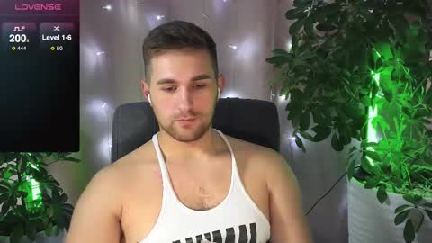 Snapshot of kochka25 chatting on 02-16-25, 09:15 Sweet boy online show from 02-16-25, 09:15