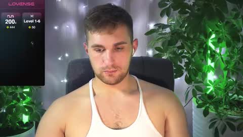 Snapshot of kochka25 chatting on 02-16-25, 08:22 Sweet boy online show from 02-16-25, 08:22