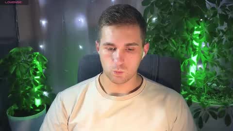 Snapshot of kochka25 chatting on 02-21-25, 03:43 Sweet boy online show from 02-21-25, 03:43