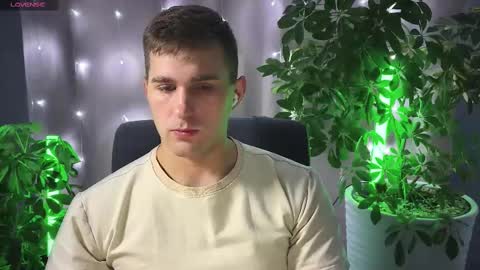 Snapshot of kochka25 chatting on 02-22-25, 05:02 Sweet boy online show from 02-22-25, 05:02