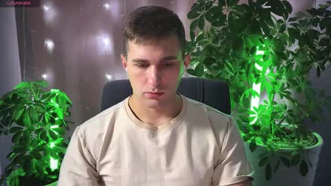 Snapshot of kochka25 chatting on 02-22-25, 10:18 Sweet boy online show from 02-22-25, 10:18