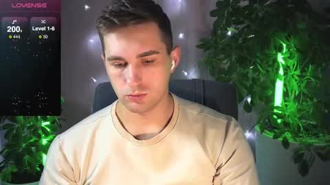 Snapshot of kochka25 chatting on 02-23-25, 07:00 Sweet boy online show from 02-23-25, 07:00