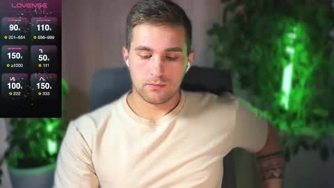 Snapshot of kochka25 chatting on 02-26-25, 07:09 Sweet boy online show from 02-26-25, 07:09