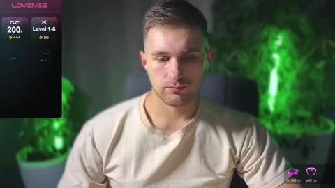 Snapshot of kochka25 chatting on 02-27-25, 09:04 Sweet boy online show from 02-27-25, 09:04