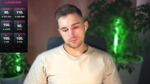 Snapshot of kochka25 chatting on 02-28-25, 08:20 Sweet boy online show from 02-28-25, 08:20