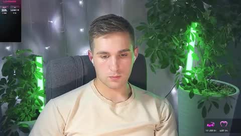 Snapshot of kochka25 chatting on 03-07-25, 09:06 Sweet boy online show from 03-07-25, 09:06