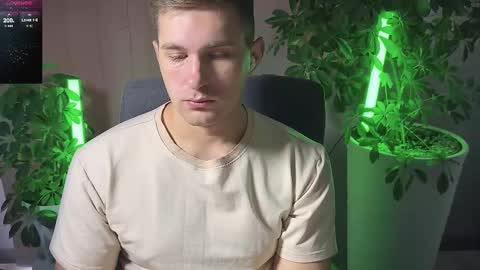 Snapshot of kochka25 chatting on 03-09-25, 09:13 Sweet boy online show from 03-09-25, 09:13