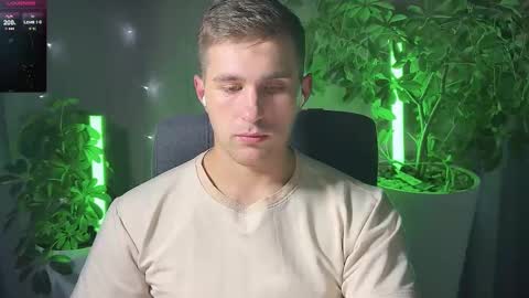 Snapshot of kochka25 chatting on 03-09-25, 10:08 Sweet boy online show from 03-09-25, 10:08