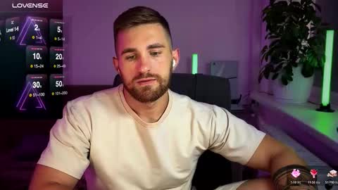 Snapshot of kochka25 chatting on 09-09-25, 11:43 Sweet boy online show from 09-09-25, 11:43