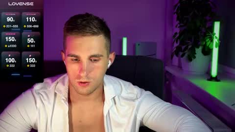 Snapshot of kochka25 chatting on 09-13-25, 09:03 Sweet boy online show from 09-13-25, 09:03