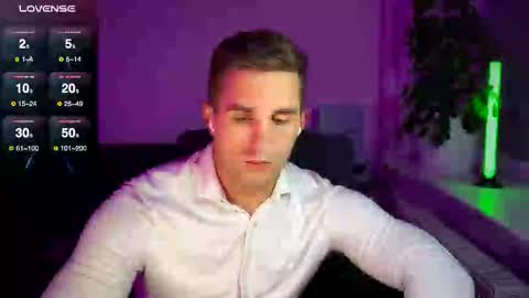 Snapshot of kochka25 chatting on 09-21-25, 04:30 Sweet boy online show from 09-21-25, 04:30