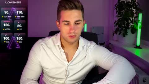 Snapshot of kochka25 chatting on 09-22-25, 05:53 Sweet boy online show from 09-22-25, 05:53