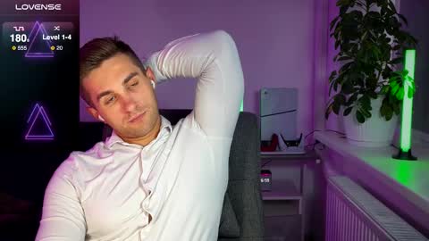 Snapshot of kochka25 chatting on 09-23-25, 01:58 Sweet boy online show from 09-23-25, 01:58