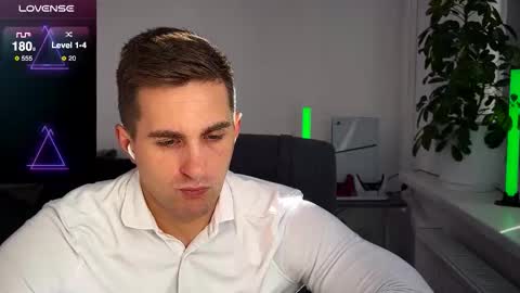 Snapshot of kochka25 chatting on 09-24-25, 12:08 Sweet boy online show from 09-24-25, 12:08