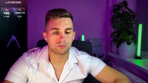 Snapshot of kochka25 chatting on 09-30-25, 04:23 Sweet boy online show from 09-30-25, 04:23