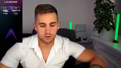 Snapshot of kochka25 chatting on 10-01-25, 11:27 Sweet boy online show from 10-01-25, 11:27