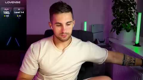 Snapshot of kochka25 chatting on 10-07-25, 08:33 Sweet boy online show from 10-07-25, 08:33