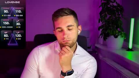 Snapshot of kochka25 chatting on 10-12-25, 03:44 Sweet boy online show from 10-12-25, 03:44