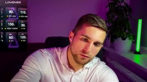 Snapshot of kochka25 chatting on 10-14-25, 06:52 Sweet boy online show from 10-14-25, 06:52