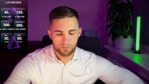 Snapshot of kochka25 chatting on 10-22-25, 02:17 Sweet boy online show from 10-22-25, 02:17