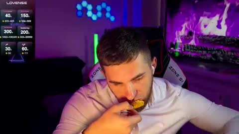 Snapshot of kochka25 chatting on 11-03-25, 01:12 Sweet boy online show from 11-03-25, 01:12