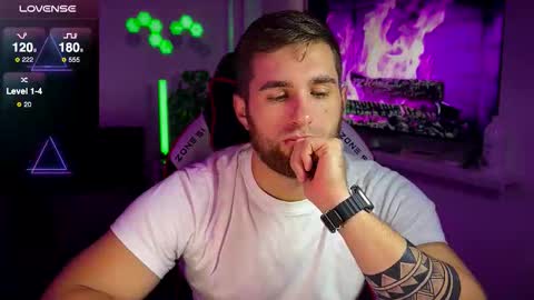 Snapshot of kochka25 chatting on 11-14-25, 10:47 Sweet boy online show from 11-14-25, 10:47