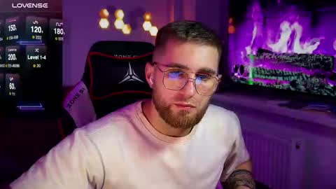 Snapshot of kochka25 chatting on 11-15-25, 08:27 Sweet boy online show from 11-15-25, 08:27