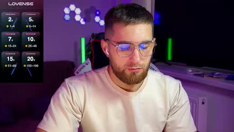 Snapshot of kochka25 chatting on 11-17-25, 09:15 Sweet boy online show from 11-17-25, 09:15